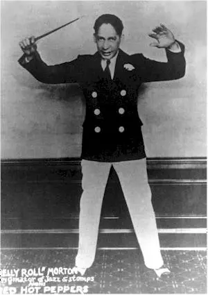 Jelly Roll Morton mentre dirige dei musicisti